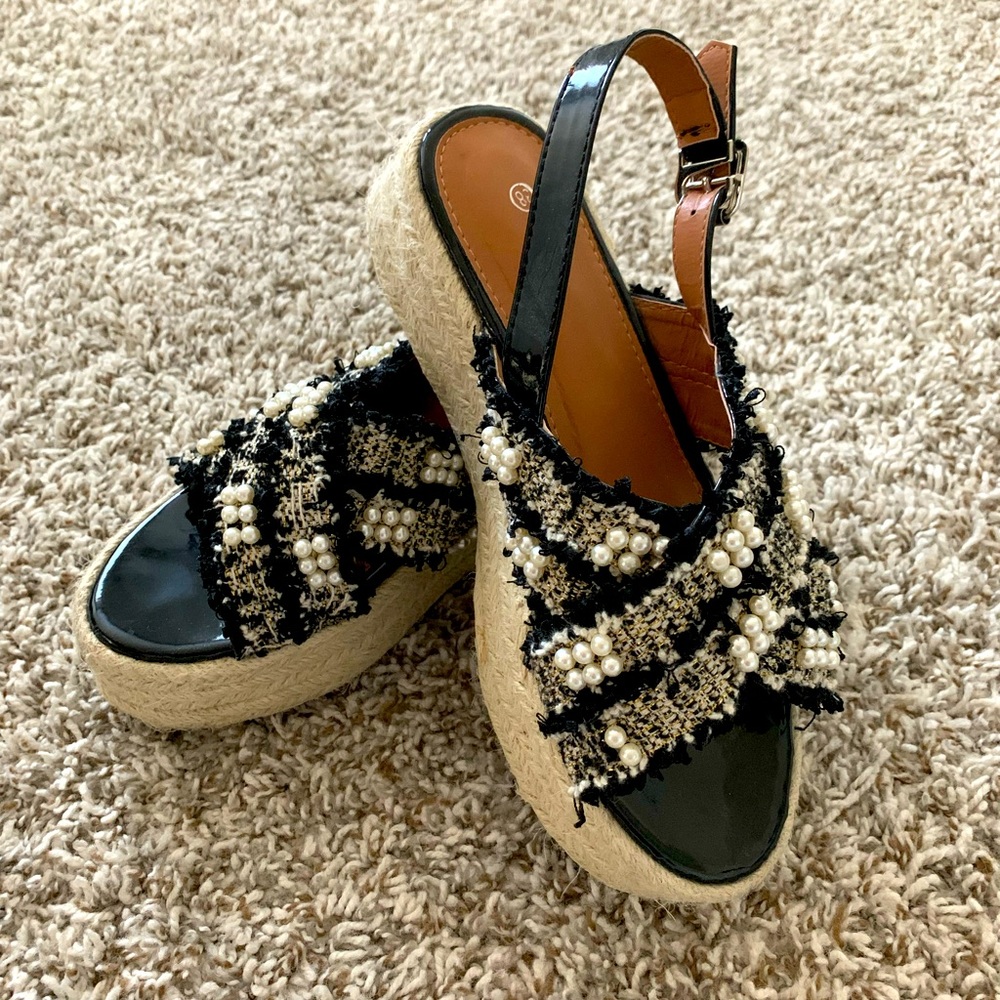 Black pearl black platform sandals